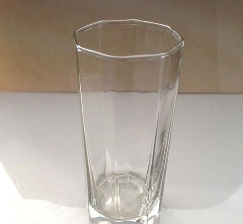 安徽华鑫玻璃制品提供的简约时尚玻璃杯